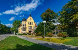 Uno scorcio dell'Ernst-Alexandrinen-Volksbad di Coburgo, Baviera (Germania). Si tratta di un edificio in stile Liberty in parte demolito nel 1977 - © Val Thoermer / Shutterstock.com ...