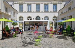 Uno scorcio di Avenue de Champagne, la via dei produttori di questo spumante a Epernay (Francia) - © Pack-Shot / Shutterstock.com