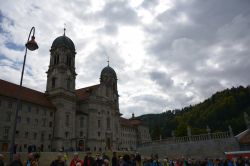 Uno scorcio di Einsiedeln, cittadina del Canton Svitto, Svizzera, con l'abbazia territoriale, sede della chiesa cattolica.
