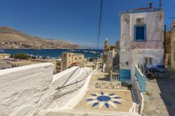 Scorcio di un centro abitato sull'isola di Kalymnos, Grecia.



