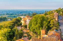 Scorcio panoramico sul villaggio di Longiano, ...