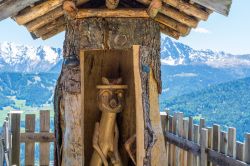Scultura in legno in Val Ridanna nel sud Tirolo