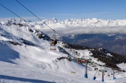Seggiovia sulle piste di Pila in Valle d'Aosta - © Alexandre Rotenberg / Shutterstock.com