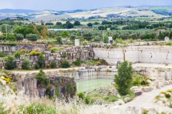 Serre di Rapolano, Siena: una cava di marmo travertino