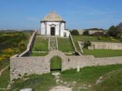 Sesimbra: la Casa da Agua di Cabo Espichel, costruita come fontana per i pellegrini del santuario.