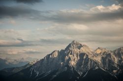 Monte Serles, Seven Summits: è una montagna "mitica" per gli abitanti della Valle dello Stubai, oggetto di leggende e credenze. Su un suo pendio sorge anche il convento Maria ...