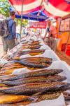 Sgombro affumicato in vendita al mercato del pesce di Den Haag, Olanda - © Andrew Balcombe / Shutterstock.com