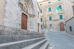 Chiesa e piazza del centro storico di San Casciano dei Bagni in Toscana