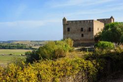 Il Forte di Matra: un antico avamposto genovese nell'Alta Corsica - Questo storico forte fu costruito dai genovesi nel XIV secolo al fine di poter sorvegliare i territori circostanti, compresa ...