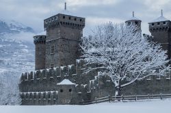 Il Castello di Fenis in inverno dopo una nevicata