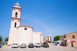 La chiesa in centro al borgo di Piana in Corsica - © Eugene Sergeev / Shutterstock.com