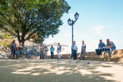 I cittadini a Penta di Casinca si rilassano giocando alla "petanque" le bocce locali. - © pio3 / Shutterstock.com