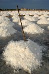 Saline di Trapani, Sicilia - Percorrendo la strada che da Trapani accompagna verso Marsala si può osservare un paesaggio alquanto insolito con specchi d'acqua divisi da strisce sottili ...