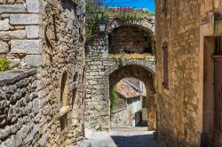 Il borgo in pietra di Lacoste in Provenza, Francia