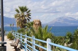 Passeggiata costiera a Trappeto in Sicilia