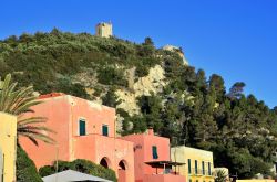 Torre di  vedetta a Varigotti, provinica di Savona in Liguria