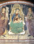Dipinto in una chiesa di Sovana, Toscana. Una bella decorazione pittorica, con ritratta la Madonna seduta con il Bambino in braccio, all'interno di un edificio religioso di Sovana - © ...