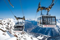 Skiarea di Peio in inverno: la funivia che sale a Pejo 3000 - © Archivio Doppelmayr