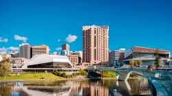 Skyline della città di Adelaide dall'Elder Park , Australia - © amophoto_au / Shutterstock.com