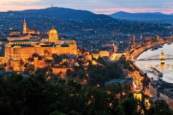 Skyline di Budapest al tramonto - Sarà ...