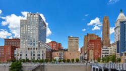 Skyline di Cincinnati, Ohio. Capoluogo della contea di Hamilton, Cincinnati è sede di molte grandi aziende e società commerciali.
