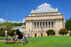 Il Soldiers and Sailors National Military Museum and Memorial a Pittsburgh, Pennsylvania. Questo edificio è iscritto nell'elenco dei monumenti storici nazionali - © Sean Pavone ...