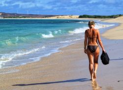 Passeggiata su una spiaggia di Capo Verde - © Pal Teravagimov / Shutterstock.com