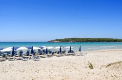 La spiaggia attrezzata di Porto Pino nel sud della Sardegna