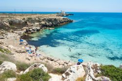 Cala Azzurra dall'alto, isola di Favignana, Sicilia. E' una fra le spiagge più belle d'Italia: basta osservarne le acque trasparenti e turchesi e il paesaggio circostante ...