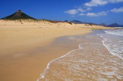 La spiaggia di Porto Santo nell'isola di Madeira (Portogallo) - Potrebbe sembrare il "classico" litorale con sabbia fine e mare cristallino, ma in realtà è molto ...