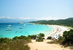 Spiaggia di Saint Florent, Corsica, Francia. Una natura selvaggia e incontaminata circonda questa bella località alla base di Cap Corse, nella regione del Nebbio.


