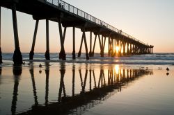 la spiaggia dell'Hermosa Pier a Los Angeles, California