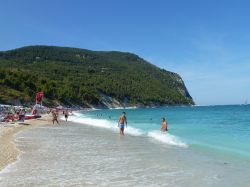 Spiaggia San Michele e Sassi neri a Sirolo nel Conero