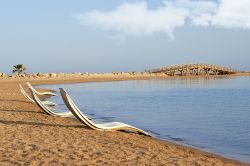 La spiaggia di sabbia dorata dello Sheraton Soma Bay Resort sul Mar Rosso, in Egitto - foto © Sheraton Soma Bay 