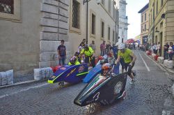 Spoleto, Umbria: la Corsa dei Vaporetti nel centro storico - © vaporettispoleto.it/