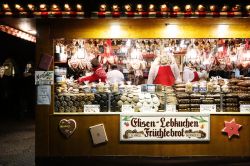 Stand specialità gastronomiche della Baviera Mercatini Natale Norimberga