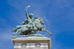 Statua equestre di Vercingetorige a Clermont-Ferrand, Francia. Principe e condottiero gallo, Vercingetorige è stato re degli Arverni.
