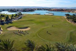 Veduta dall'alto del campo dello Steigenberger Golf Resort, una struttura a cinque stelle della località di El Gouna (Egitto).