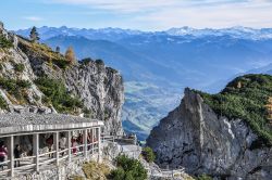 La strada per le cave di ghiaccio di Eisriesenwelt a Werfen, Austria. In italiano il nome significa Mondo dei Giganti di ghiaccio.
