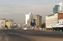 Strade vuote in Piazza Meskel di prima mattina, Addis Abeba, Etiopia - © Jazzmany / Shutterstock.com