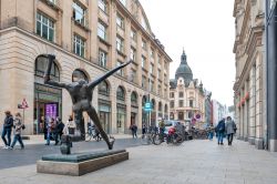 Streetview del centro di Lipsia (Germania) nei pressi di Augustusplatz con antichi edifici - © Gaid Kornsilapa / Shutterstock.com