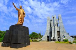 Una suggestiva veduta del monumento e mausoleo in onore di Kwame Nkrumah a Accra, Ghana. E' considerato il padre fondatore del paese.
