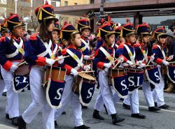 Tamborrada Donostia: i tamburi di San Sebastian nei Paesi Baschi - © livcool / Shutterstock.com