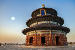 Il Tempio del Cielo (o Tempio del Paradiso) a Pechino, Cina - E' il più grande edificio culturale taoista della città dove ogni solstizio d'inverno l'imperatore si ...