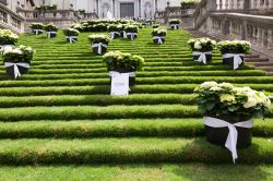 In primavera, ogni anno, le strade e le piazze del centro di Girona si riempioni di fiori per il consueto appuntamento con il festival "Temps de flors" - foto © Iakov Filimonov ...