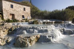 Le piscine delle Terme di Saturnia - © traveller - Fotolia.com