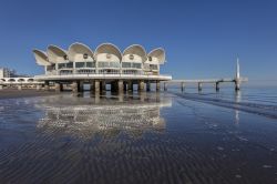 Terrazza a mare sulla spiaggia di Lignano Sabbiadoro, mare del Friuli Venezia Giulia - © Cortyn / Shutterstock.com