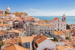 I tetti dell'Alfama a Lisbona  - foto ...