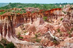 The Hell's Kitchen, Marafa Canyon, Kenya: la cosiddetta "Cucina del Diavolo" è una zona spettacolare a circa 35 km da Malindi dove la terra e le rocce assumono forme e colori ...