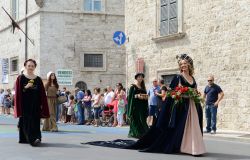 Il torneo cavalleresco della Quintana in corso Vittorio Emanuele a Ascoli Piceno, Marche, Italia.
Questa bella rievocazione storica con giostra equestre si svolge la prima domenica di agosto ...